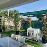 Tiele Villa *